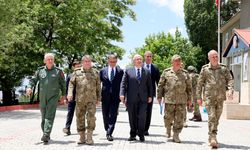 Milli Savunma Bakanı Güler, İran sınır hattında incelemelerde bulundu