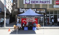 Muş'ta evlatlarına kavuşmak isteyen aileler, DEM Parti önündeki eylemlerini sürdürdü