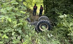 Sakarya'da devrilen traktörün altında kalan kadın öldü