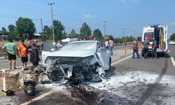 Sakarya'da kaza yaptıktan sonra yangın çıkan araçtaki karı koca yaralandı