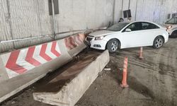 Samsun'da beton bariyere çarpan otomobildeki 5 kişi yaralandı