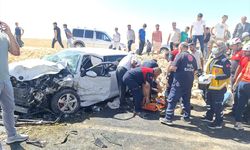 Şanlıurfa'da iki otomobilin çarpıştığı kazada 5 kişi yaralandı