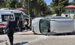 Sivas'ta otomobil ile hafif ticari aracın çarpıştığı kazada 4 kişi yaralandı