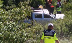 Sivas'ta şarampole devrilen kamyonetin sürücüsü ağır yaralandı