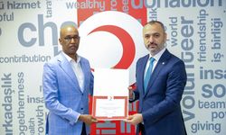Somali'nin Ankara Büyükelçisi Mohamed kurban vekaletini Türk Kızılay'a verdi