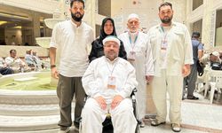 Tekerlekli sandalyesiyle 16 yıllık hac özlemini giderdi