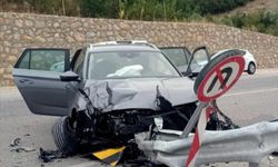 Tokat'ta otomobilin bariyerlere çarpması sonucu 8 kişi yaralandı