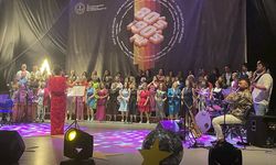 Trabzon'da öğretmenlerden oluşan 'Seksenler Doksanlar' adlı müzik grubu konser verdi