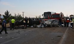 Uşak'ta otomobilin karşı şeride geçip çarptığı aracın sürücüsü hayatını kaybetti