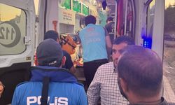 Van Gölü açıklarına sürüklenen genci polis kurtardı