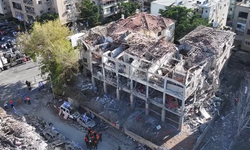 TEL AVİV - İran'ın İsrail'e yönelik füze saldırılarında Ramat Gan bölgesindeki binalarda ağır hasar meydana geldi