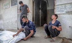 İsrail Gazze'de yardım bekleyen Filistinlilere ateş açtı, 30 kişi hayatını kaybetti