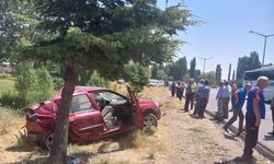 Afyonkarahisar'da tırın otomobile çarptığı kazada 1 kişi öldü, 5 kişi yaralandı
