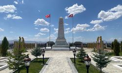 Ağrı'da çevre düzenlemesi tamamlanan şehitlik ziyaret edildi