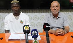 Alanyaspor, Angolalı futbolcu Maestro ile 4 yıllık sözleşme imzaladı