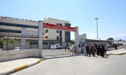 Antalya'da kontrolden çıkan otomobilin kaldırımda çarptığı üniversite öğrencisi öldü