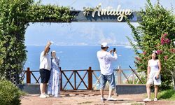 Antalya'da sıcak hava nedeniyle sahillerde yoğunluk yaşandı