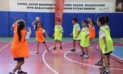 Antalya'da 'Üç Adımda Zirveye' okul öncesi dönemde hentbol eğitimi başladı
