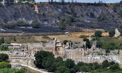 Antalya'nın Aksu ilçesindeki orman yangınından etkilenen alanlar havadan görüntülendi