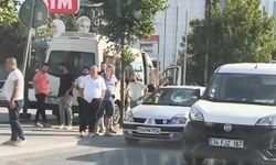 Bağcılar'da trafikte motosikletlinin kasklı saldırısı kamerada