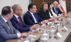 Bakan Kurum, KKTC İçişleri Bakanı Oğuz ve beraberindeki heyetle görüştü