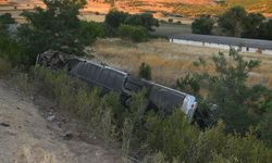 Balıkesir'de yolcu otobüsü şarampole devrildi, 27 kişi yaralandı
