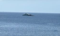 Bodrum açıklarında bir motoryat kayalıklara çarptı