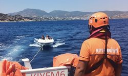Bodrum açıklarında sürüklenen 2 teknedeki 9 kişi kurtarıldı