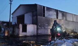 Burdur'da motosikletten başlayıp işletmeye sıçrayan yangın söndürüldü