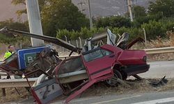 Bursa'da bariyerlere çarpan otomobilin sürücüsü öldü