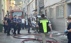 Bursa'da bir dairede çıkan yangında ev sahibi dumandan etkilendi