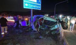 Çanakkale'de iki otomobilin çarpıştığı kazada 3 kişi yaralandı