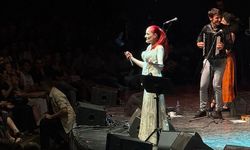 Candan Erçetin ve Barcelona Gipsy Klezmer Orkestrası Bursa'da konser verdi