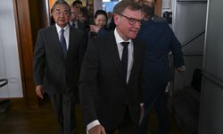 Çin Dışişleri Bakanı Vang, Avrupa'ya nadir toprak elementleri ihracatında sorun olmadığını söyledi