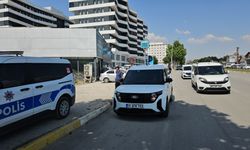 Çorum'da kurşunlanan iş yerinde kırılan cam üzerine düşen kişi yaralandı