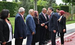 Cumhurbaşkanı Yardımcısı Yılmaz, 15 Temmuz Şehitler Anıtı'na çelenk bıraktı