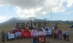 Dağcılar Kıbrıs şehitlerini anmak için Erciyes'in zirvesine tırmandı