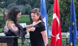 Doç. Dr. Leman Figen Yılmaz'a Fransa'dan Sanat ve Edebiyat Şövalyesi nişanı verildi