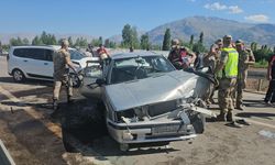 Erzincan'da 3 aracın karıştığı zincirleme kazada 5 kişi yaralandı