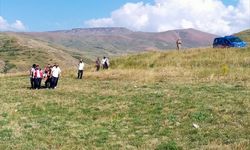 Erzurum'da ambulans helikopter biçerdöverin altında kalarak yaralanan kişi için havalandı