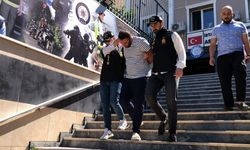 Fatih'te kuyumcudan 24 milyon lira değerinde altın çalan 3 zanlı tutuklandı