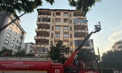 Gaziantep'te apartmanın çatısı yangında hasar gördü