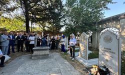 'Gül Yetiştiren Adam' Rasim Özdenören, vefatının 3. yılında kabri başında anıldı