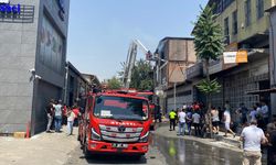 GÜNCELLEME - Diyarbakır'da 1. Sanayi Sitesi'ndeki bir iş yerinde çıkan yangın söndürüldü