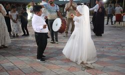 Hatay'da akondroplazili çift 21 yıl sonra evlilik hayallerini gerçekleştirdi