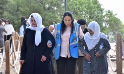 Huzurevi sakinleri Van'ın tarihi ve doğal güzelliklerini keşfediyor