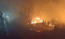 Isparta'da çıkan yangında ahşap ev kullanılamaz hale geldi
