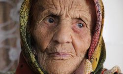 Ispartalı asırlık çınar Hatice nine yıllara meydan okuyor