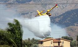 İtalya'nın Sicilya Adası'ndaki orman yangını yerleşim yerlerini tehdit ediyor
