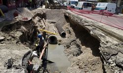 İzmir'de doğal gaz borusunda meydana gelen patlama trafiği aksatıyor